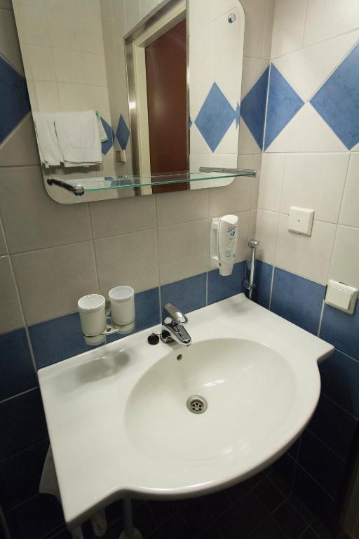 Hotelli Pesti Parkano Esterno foto